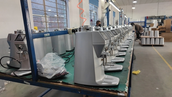 65*28*39cm डोजरलेस कॉफी ग्राइंडर 110V-220V वोल्टेज काला / सफेद